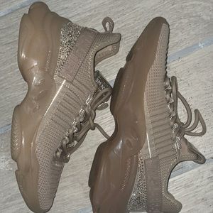 Steve Madden NY90 Tan Rhinestone Woman’s sneaker size 8.5